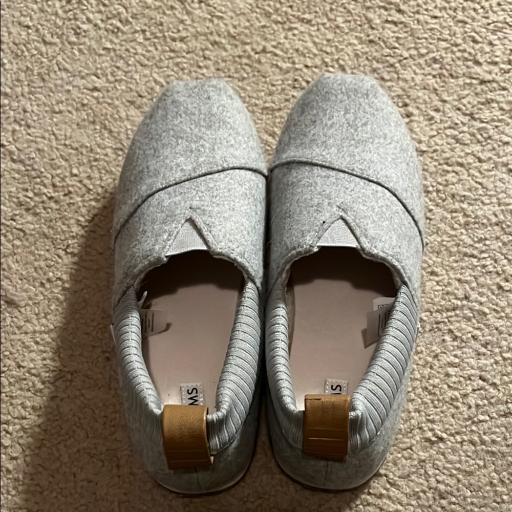 Gray Toms